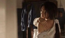 美女恐怖吃瓜视频,美女恐怖吃瓜视频揭秘惊悚真相