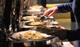 理发厅吃瓜,一地鸡毛中的生活百态