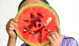 她回个吃瓜,背后竟隐藏惊人秘密！