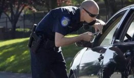 美国警官吃瓜视频