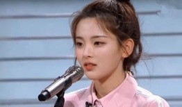 杨超越吃瓜唱歌,展现多面魅力