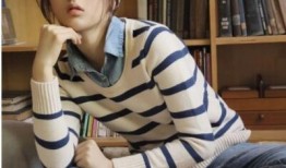 杨超越吃瓜唱歌,展现多面魅力