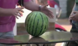 她回个吃瓜,背后竟隐藏惊人秘密！