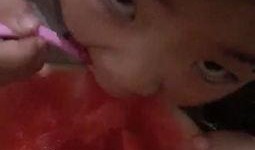 校园吃瓜婴儿视频,萌化网友心