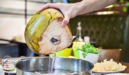 理发厅吃瓜,一地鸡毛中的生活百态