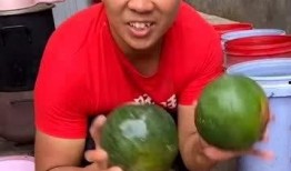 吉林小伙吃瓜,揭秘东北特色美食背后的故事