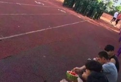 他们军训我吃瓜,吃瓜群众围观那些搞笑瞬间