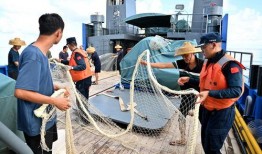 中国渔民吃瓜新闻,引发全民热议